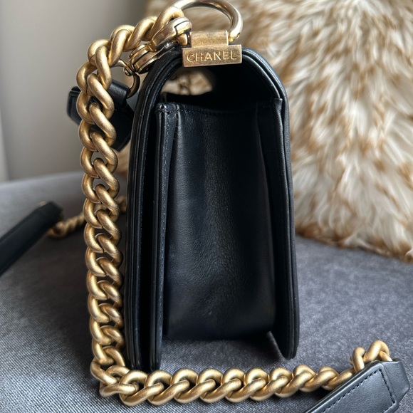 CHANEL QUILTED CALFSKIN MEDIUM BOY LOGO TOP HANDLE FLAP BAG BLACK - Picture 3 of 12